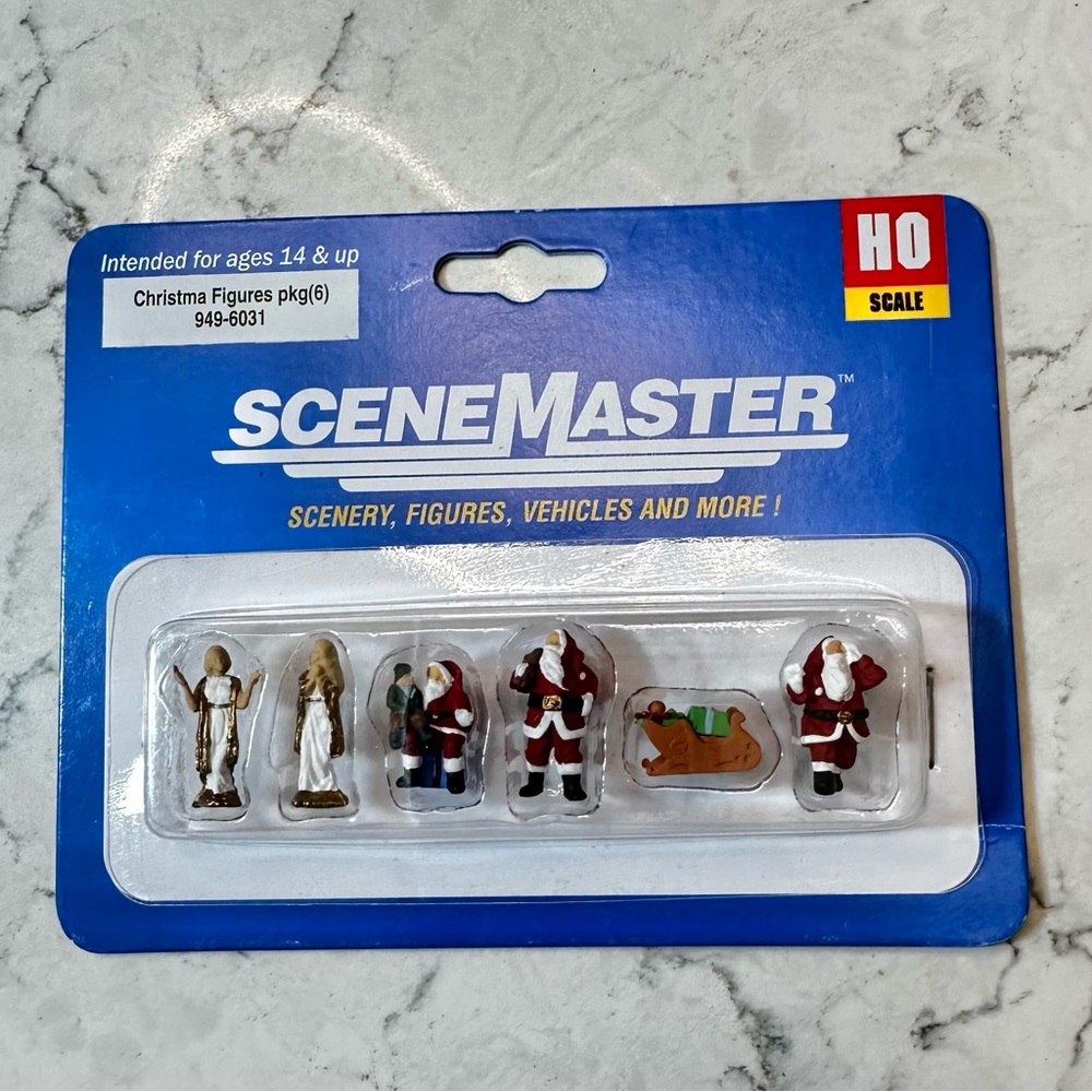 HO Scale Walthers SceneMaster 949-6031 Christmas/Santa Claus Figure Set